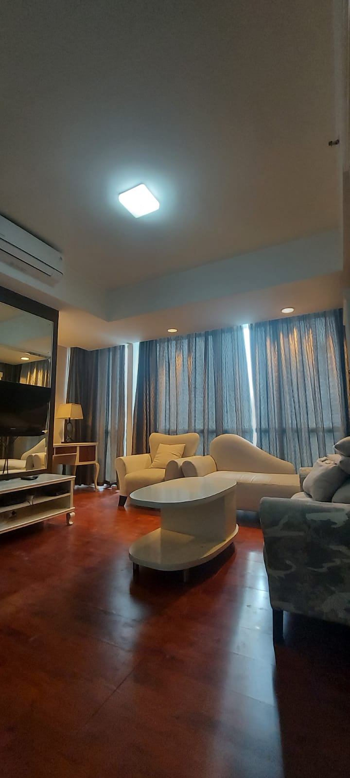 Dijual Murah Apartemen Kemang Village Tower Empire Tipe 2 Kamar Tidur Harga Super Drop !