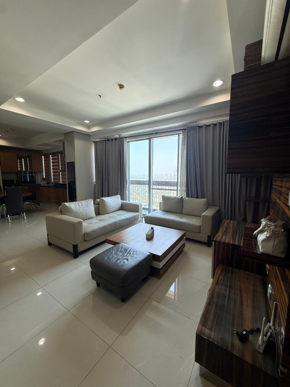 JUAL Apartemen Kemang Mansion di Jakarta Selatan Tipe 2 KT - Luas 145 m2 - Furnished